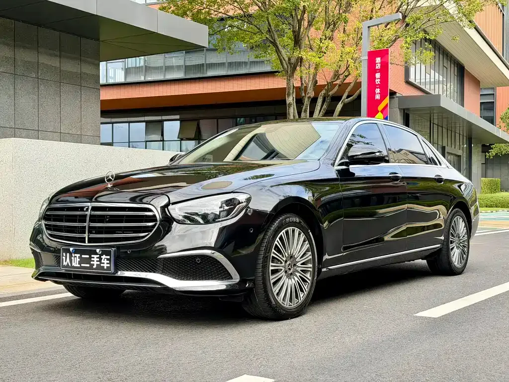 Mercedes-Benz E-Class — фото 1
