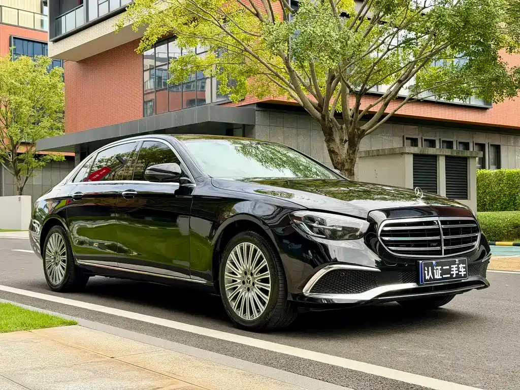 Mercedes-Benz E-Class — фото 10
