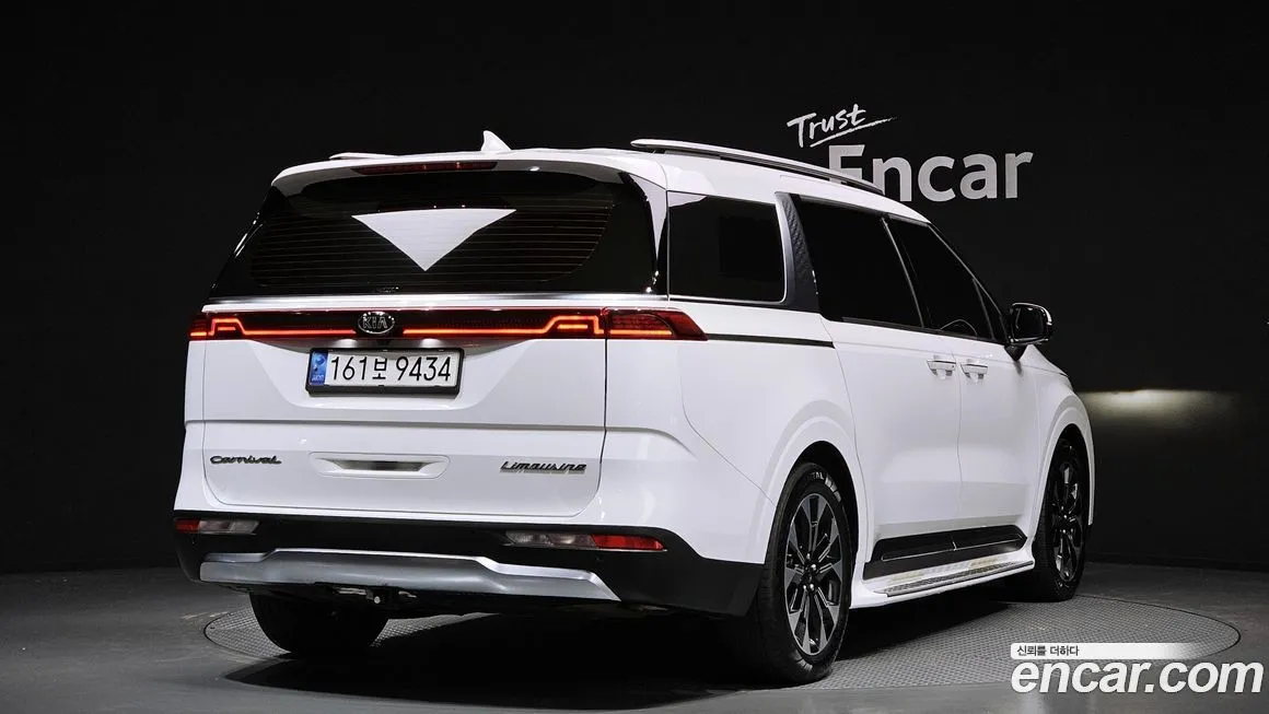 Kia Carnival — фото 10
