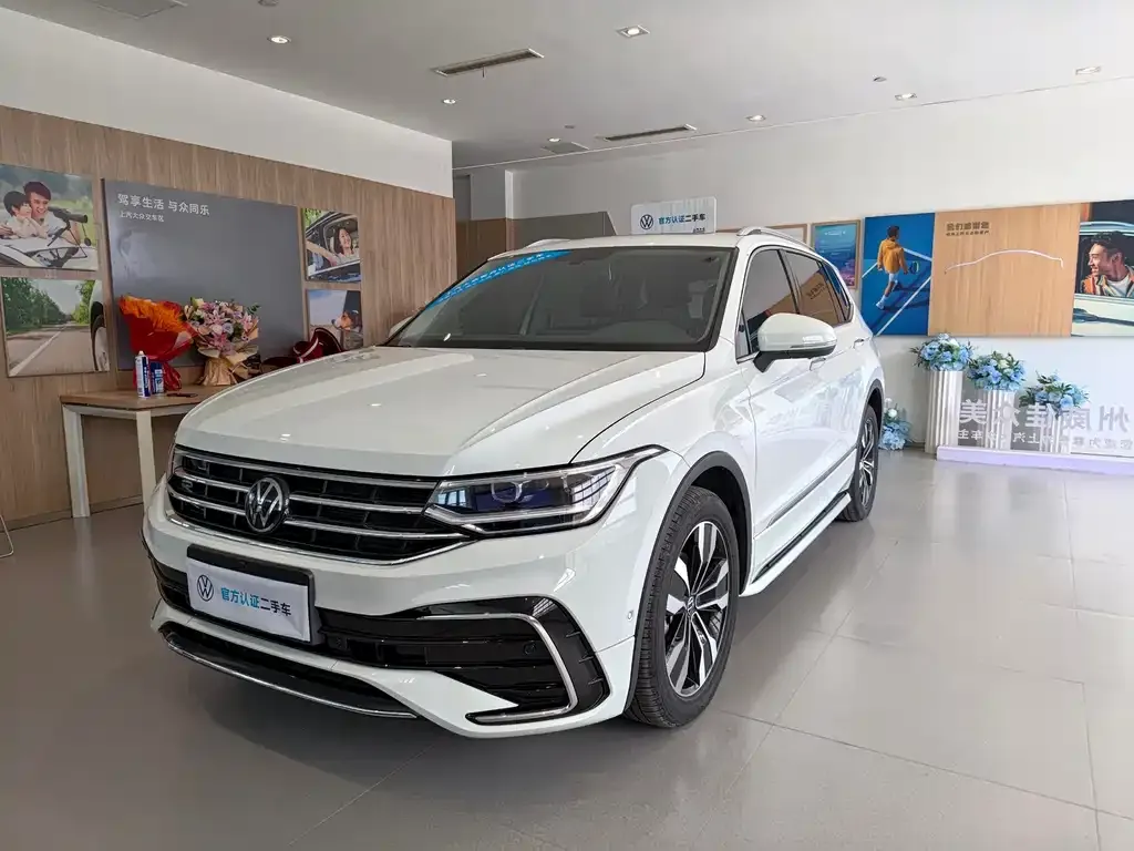 Volkswagen Tiguan L — фото 1