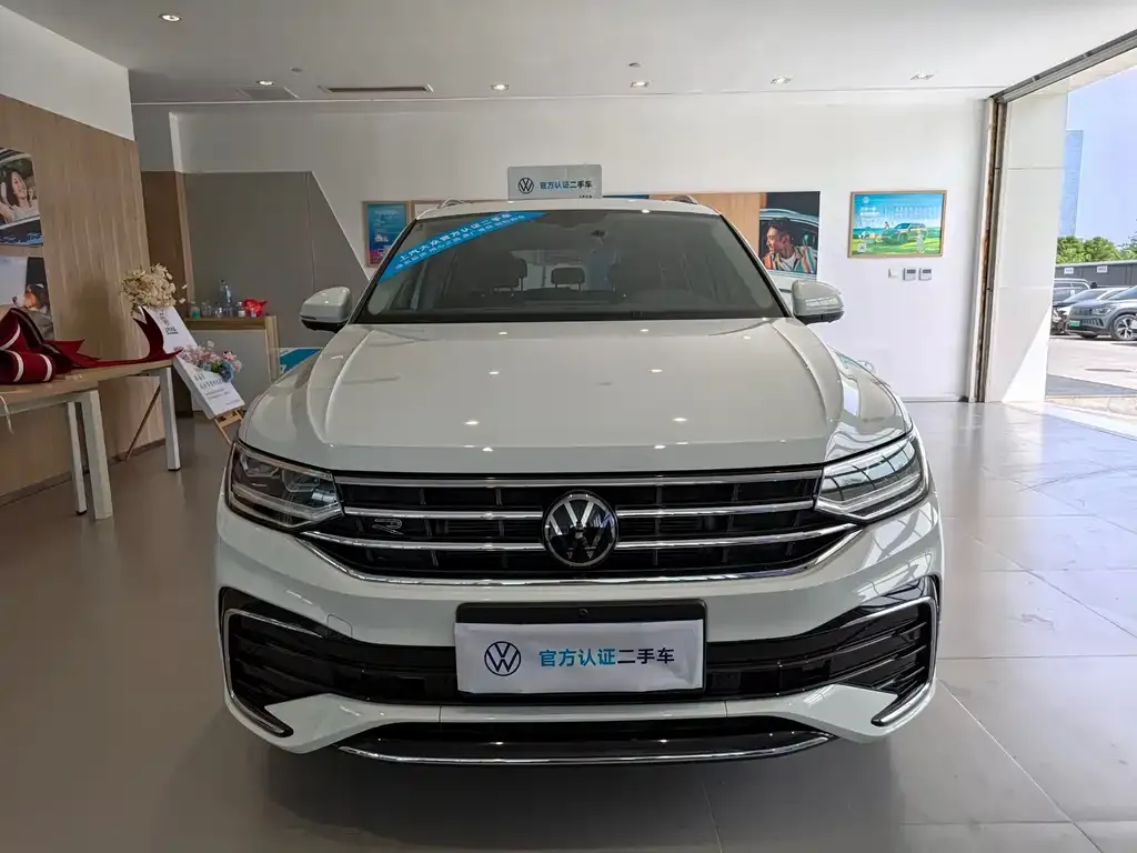 Volkswagen Tiguan L — фото 2
