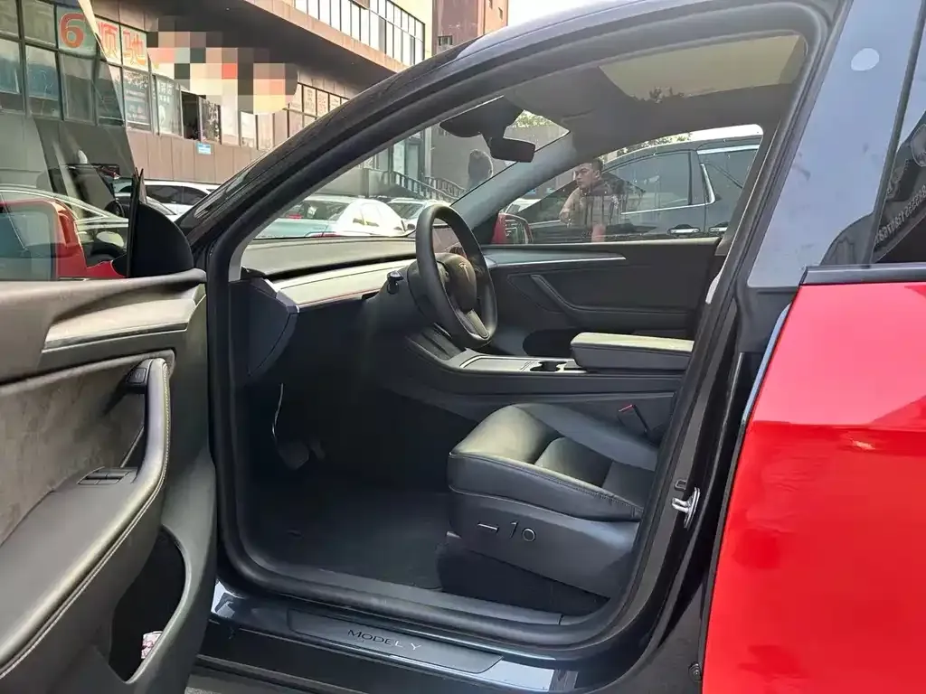 Tesla Model Y — фото 2