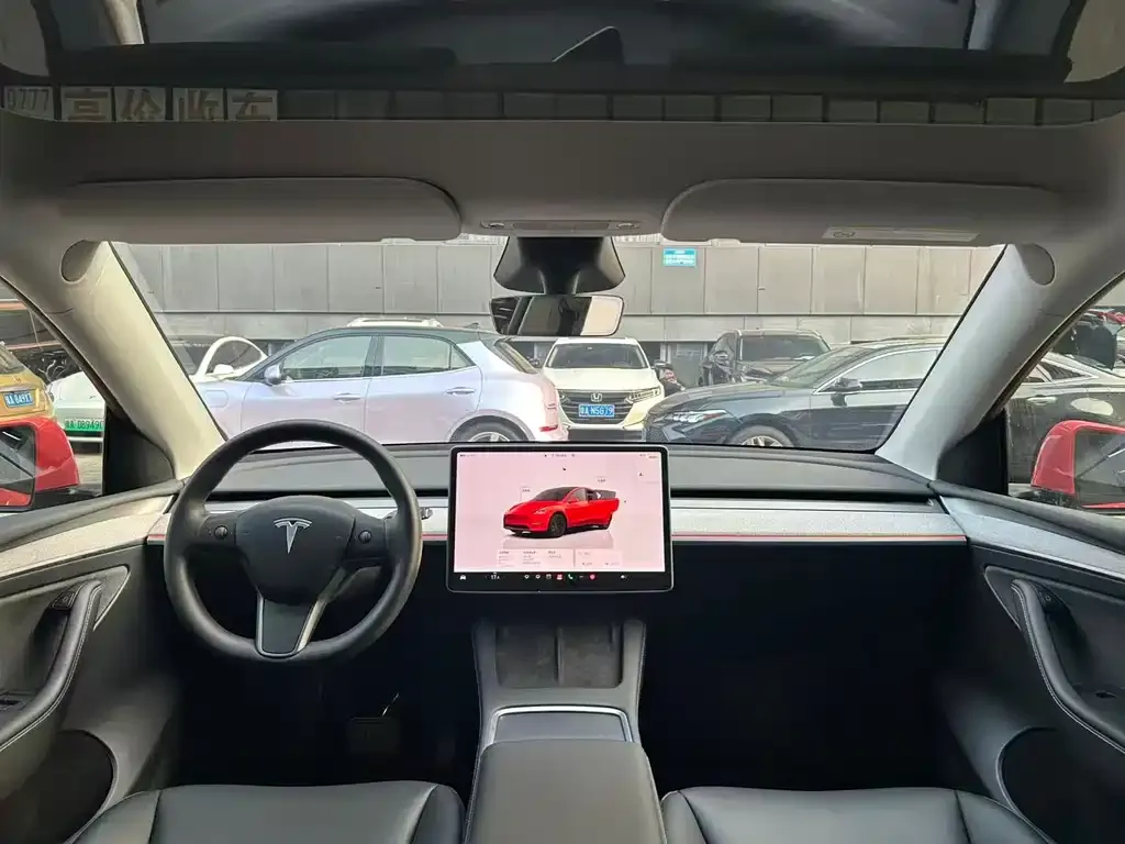 Tesla Model Y — фото 6