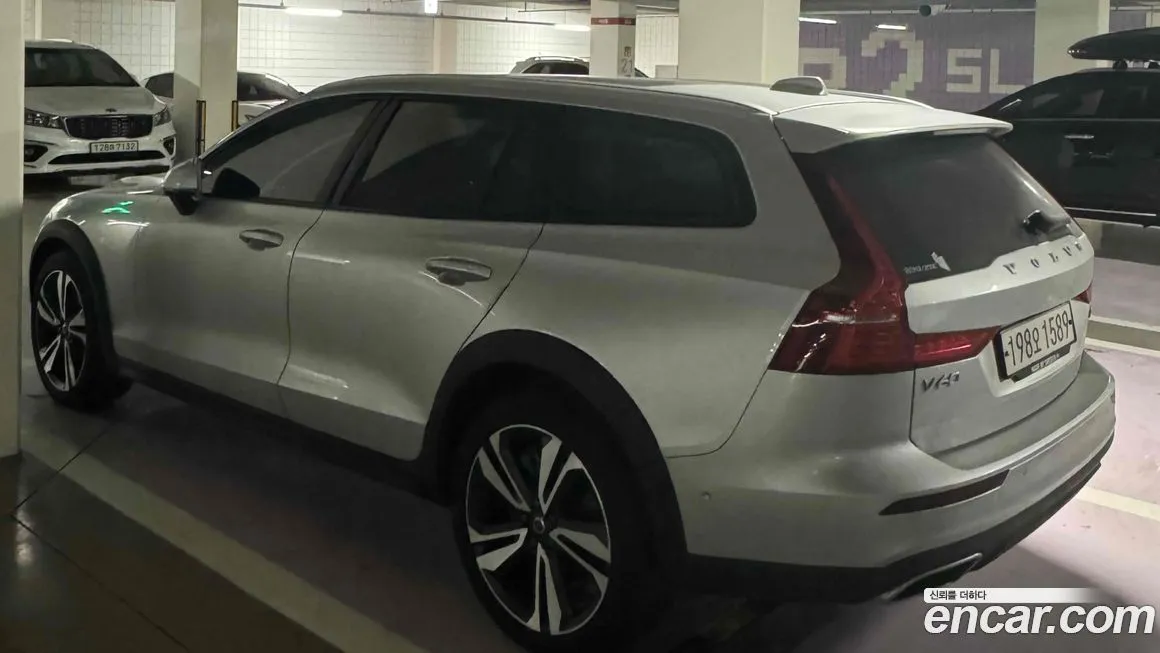 Volvo V60 2021 из KR, фото 3