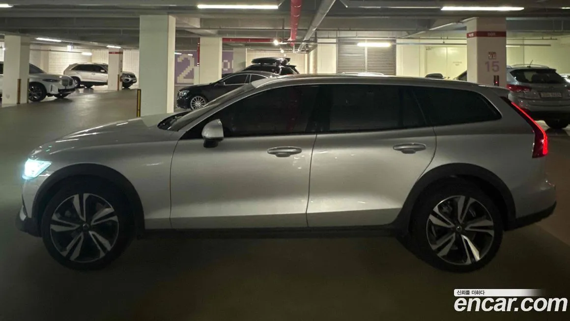 Volvo V60 2021 из KR, фото 2