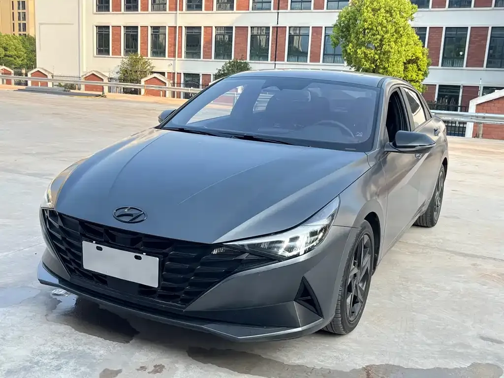 Hyundai Elantra — фото 1