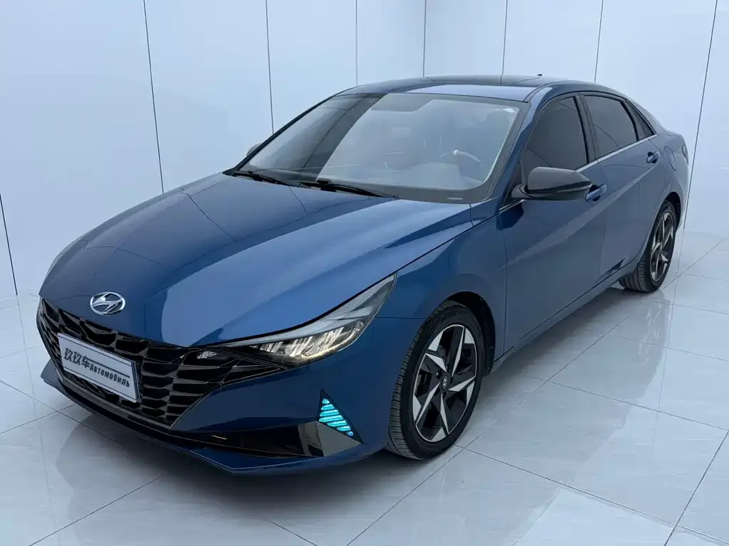Hyundai Elantra — фото 1