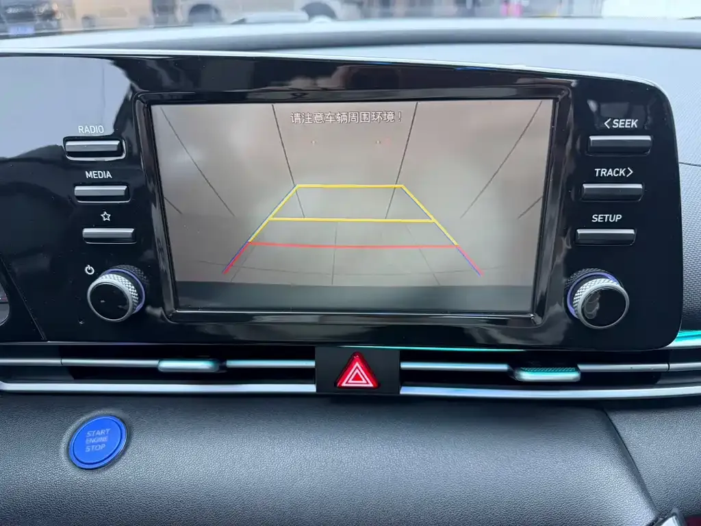 Hyundai Elantra — фото 8