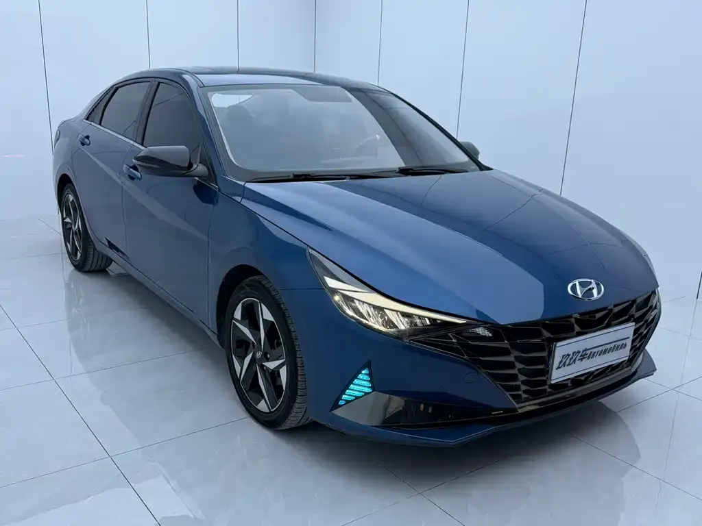 Hyundai Elantra — фото 3