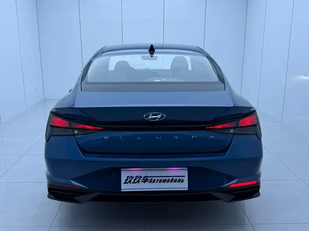 Hyundai Elantra — фото 5