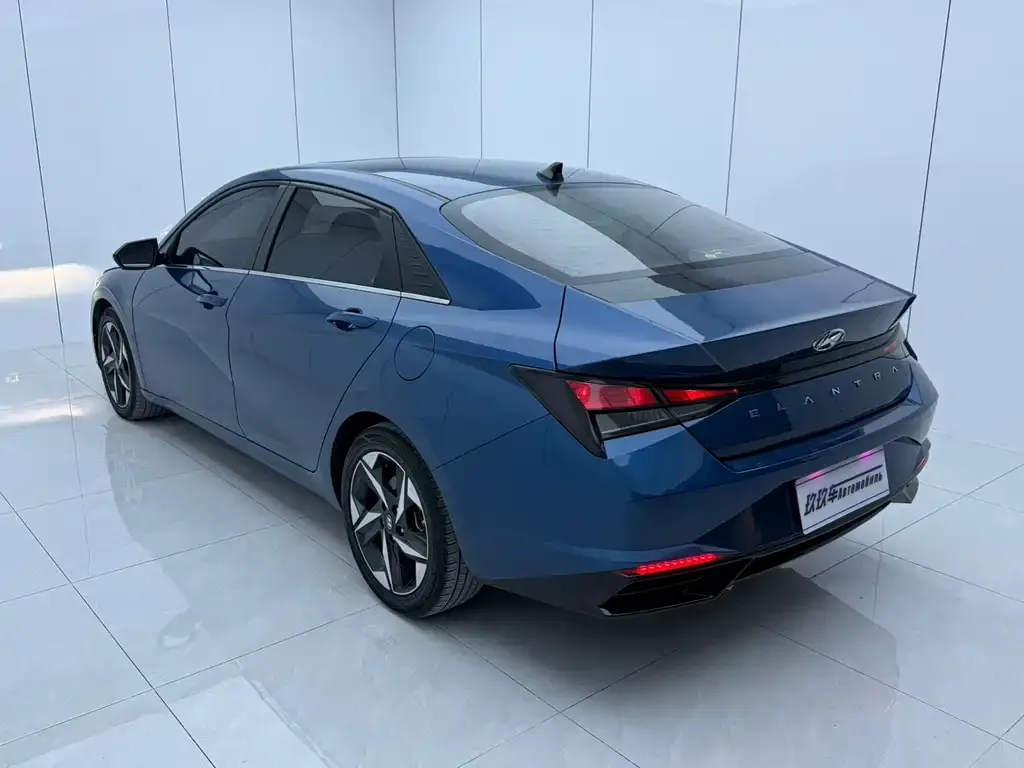 Hyundai Elantra — фото 2