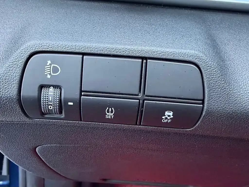 Hyundai Elantra — фото 9