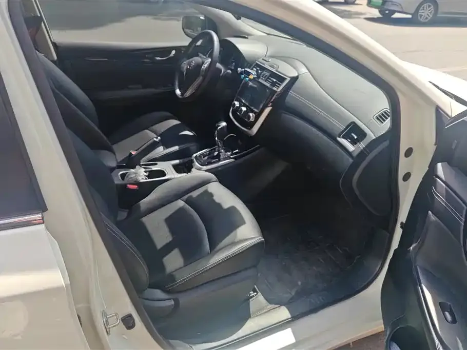 Nissan Tiida 2021 из CN, фото 3