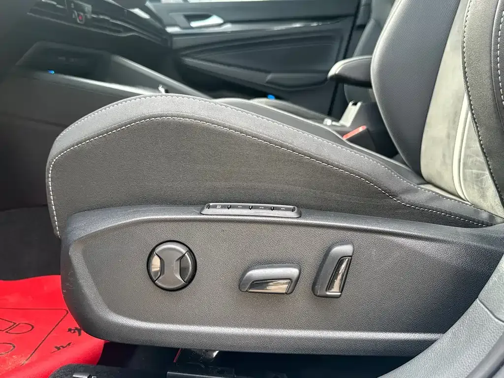 Volkswagen Golf 2022 из CN, фото 7