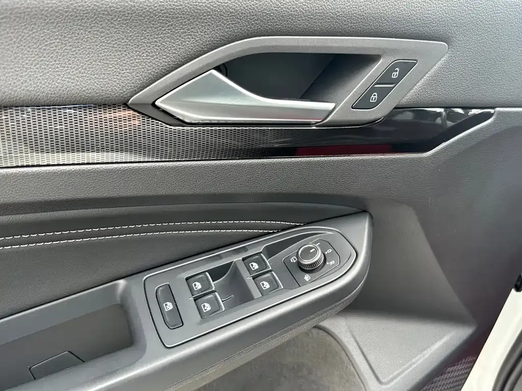 Volkswagen Golf 2022 из CN, фото 8