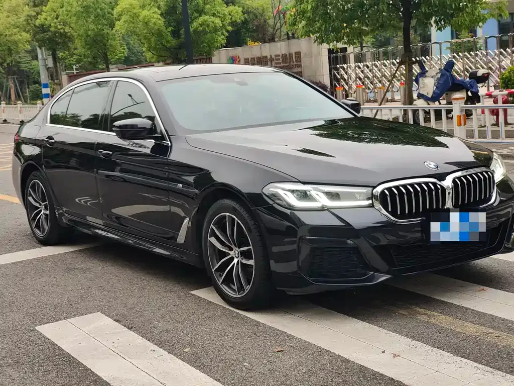 BMW 5 Series — фото 1