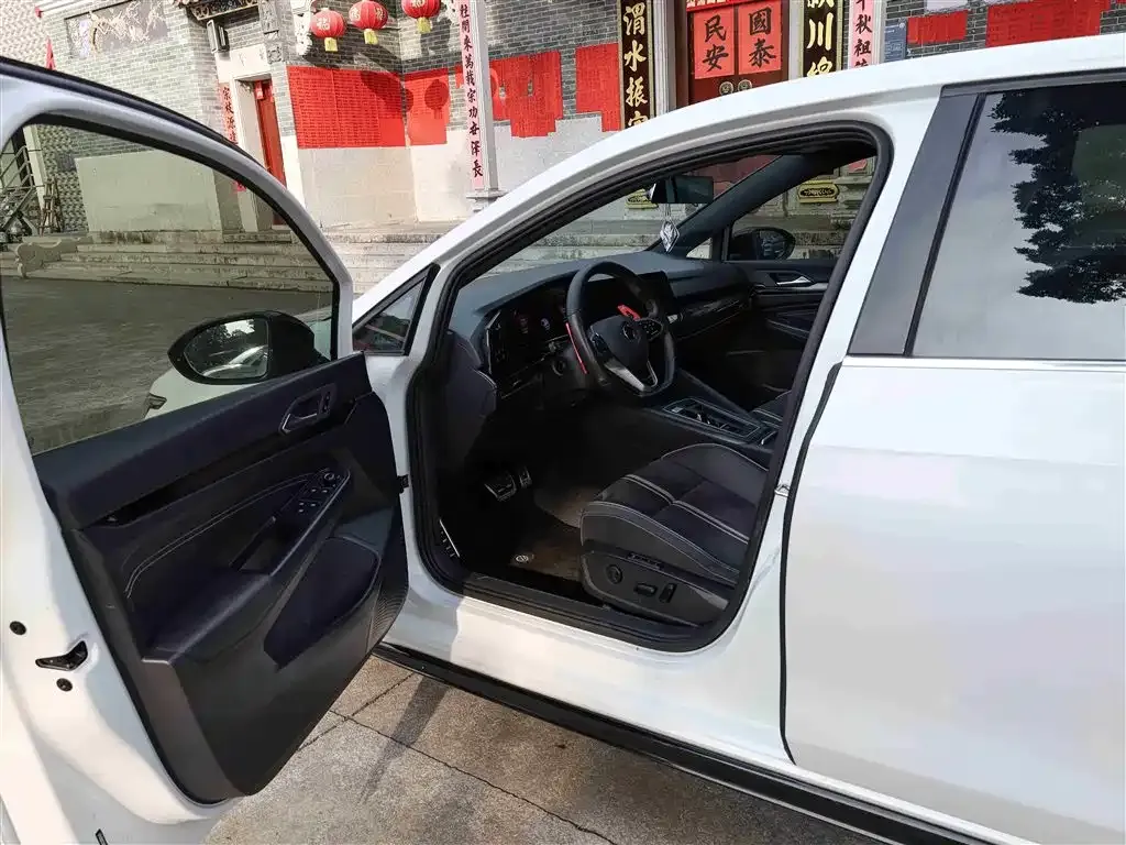 Volkswagen Golf 2023 из CN, фото 2