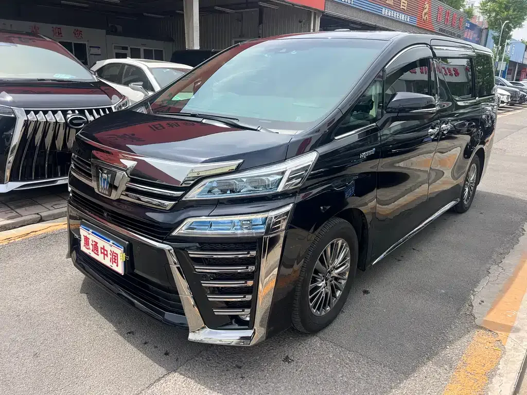 Toyota Vellfire — фото 1