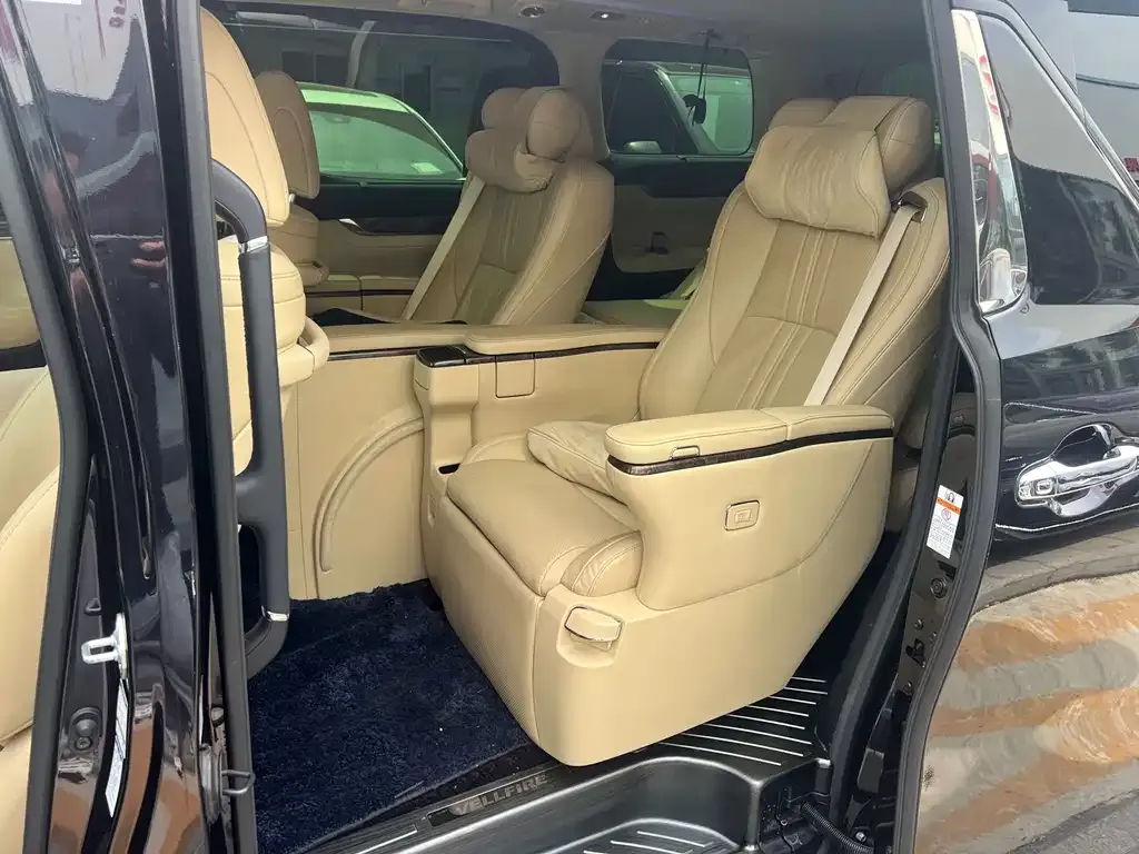 Toyota Vellfire — фото 2