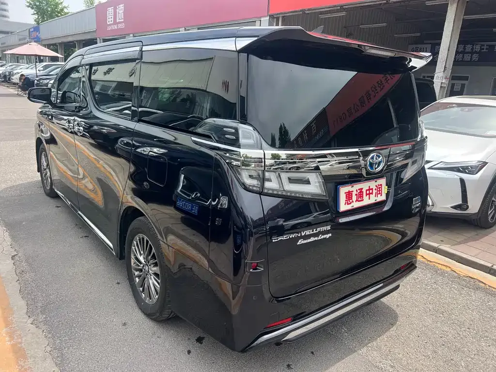 Toyota Vellfire — фото 10