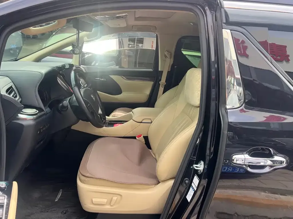 Toyota Vellfire — фото 3
