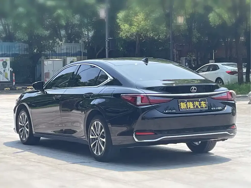 Lexus ES — фото 9