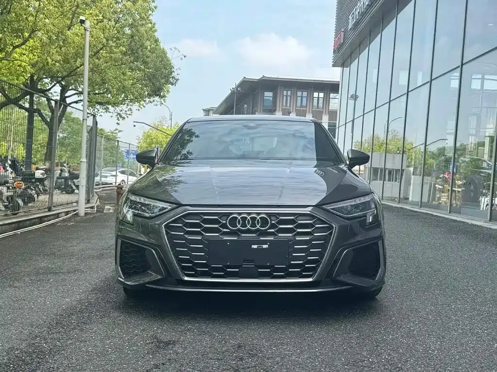 Audi A3 — фото 1