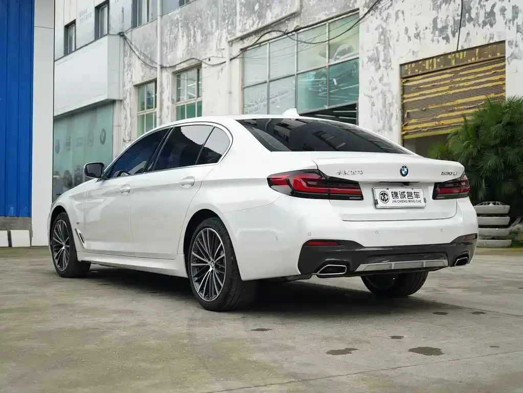 BMW 5 Series — фото 6