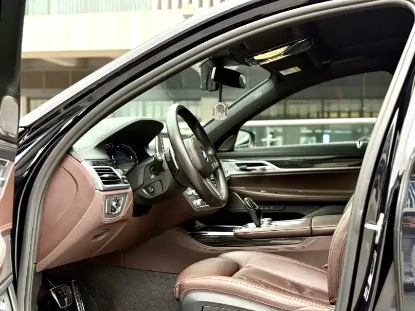 BMW 7 Series 2021 из CN, фото 10