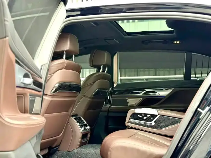 BMW 7 Series 2021 из CN, фото 5
