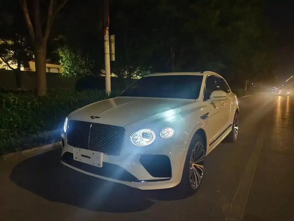 Bentley Bentayga 2023 из CN, фото 1
