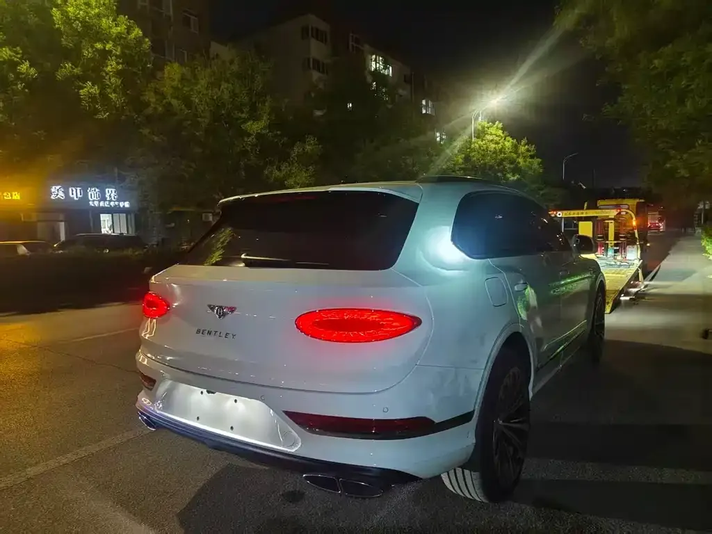 Bentley Bentayga 2023 из CN, фото 6