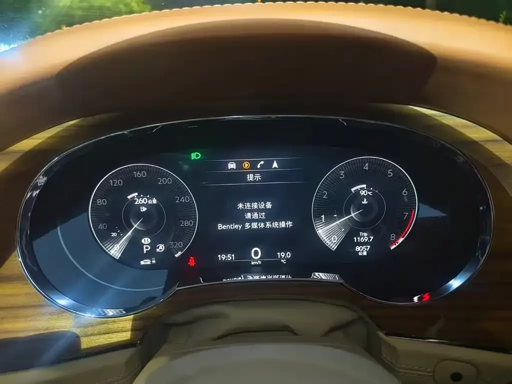 Bentley Bentayga 2023 из CN, фото 3
