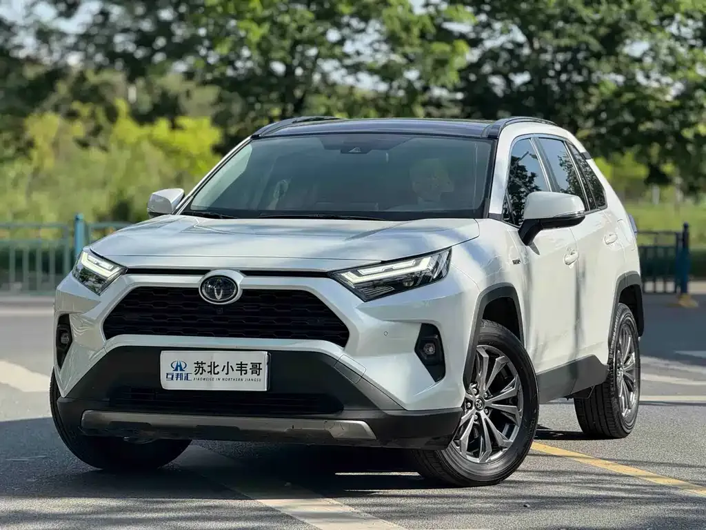 Toyota RAV4 — фото 1