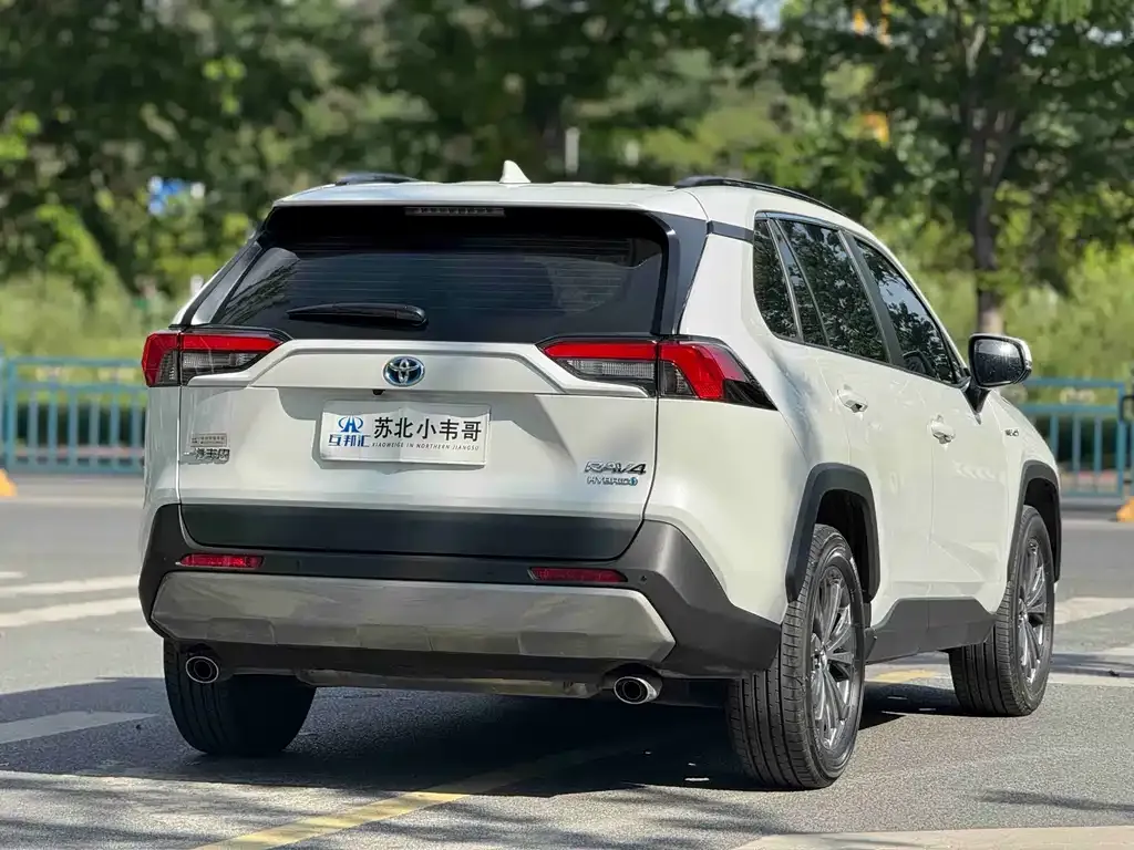 Toyota RAV4 — фото 5