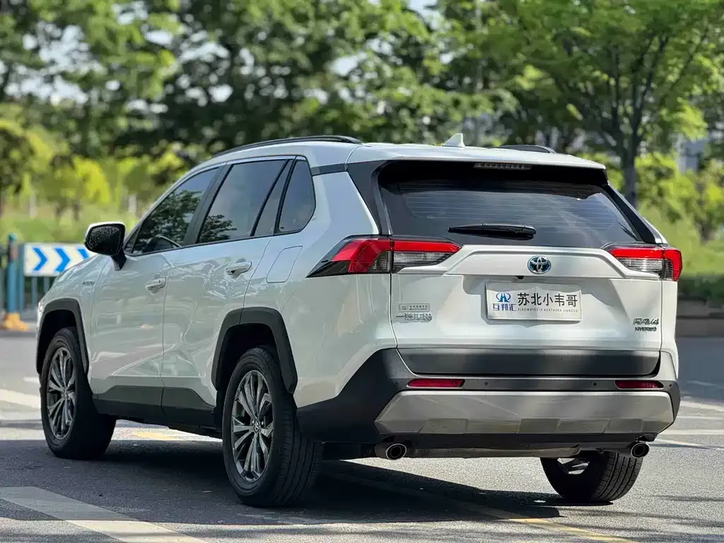 Toyota RAV4 — фото 3