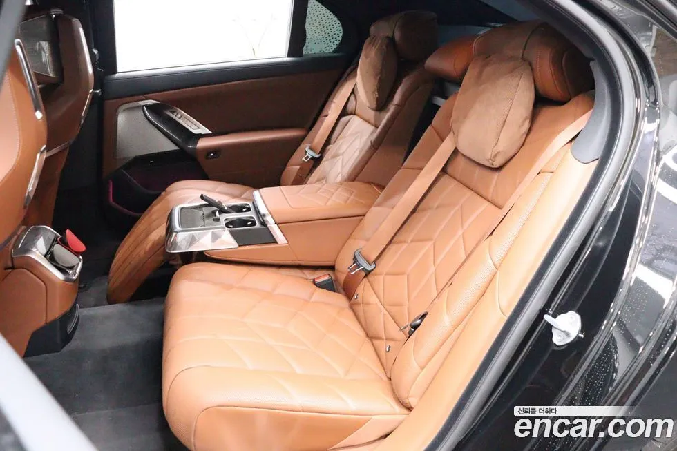 BMW 7-Series 2024 из KR, фото 9