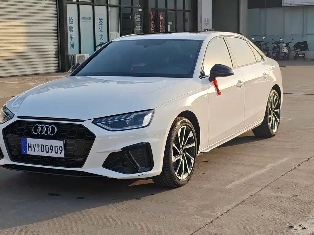 Audi A4L 2023 из CN, фото 1