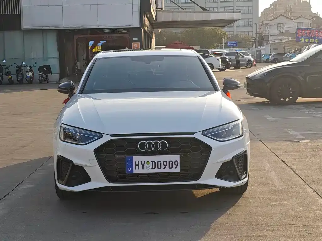 Audi A4L 2023 из CN, фото 2