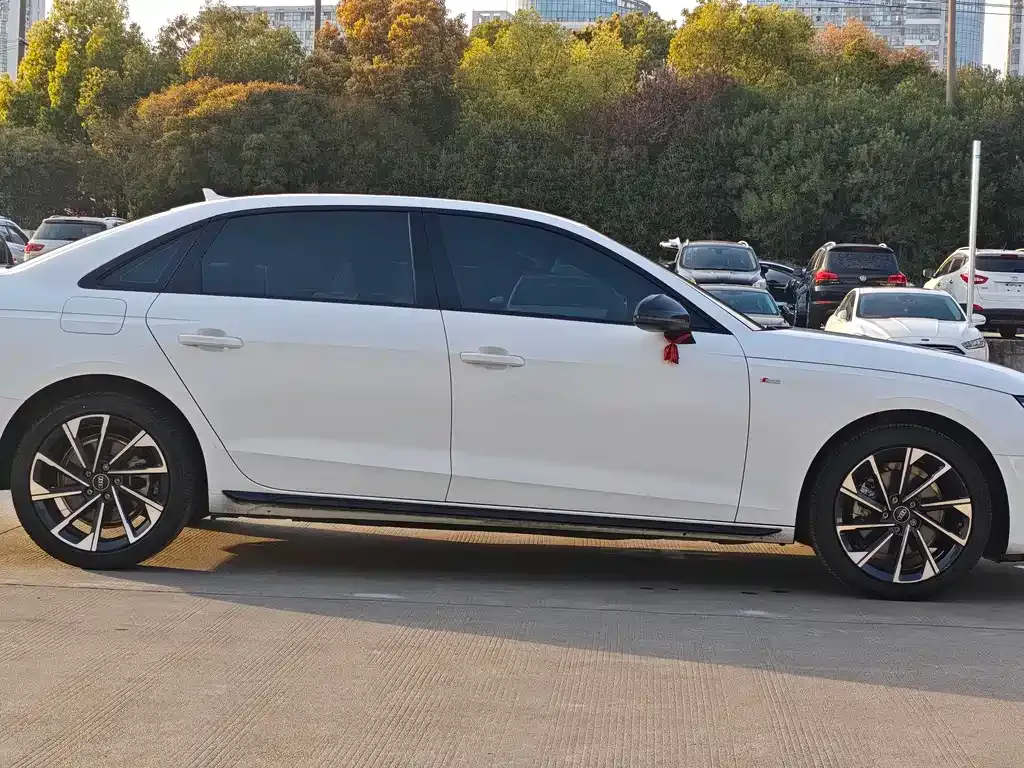 Audi A4L 2023 из CN, фото 10