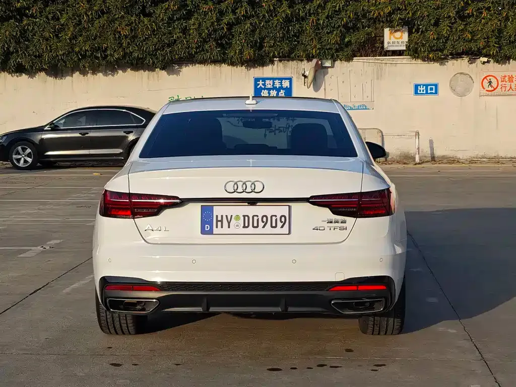 Audi A4L 2023 из CN, фото 7
