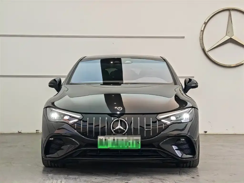 Mercedes-Benz EQE AMG — фото 6