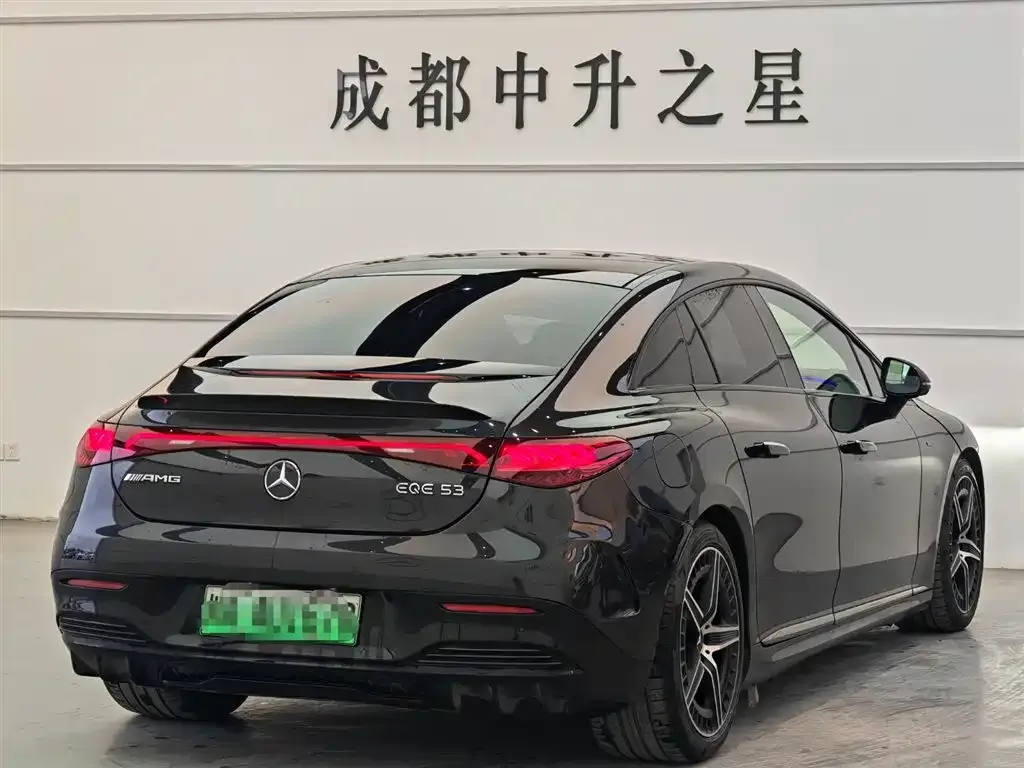 Mercedes-Benz EQE AMG — фото 3