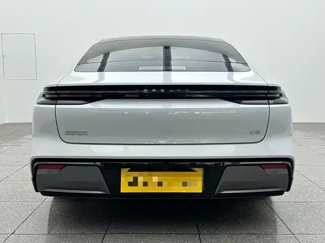 Geely Galaxy E8 — фото 3