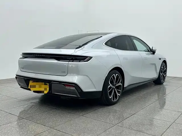 Geely Galaxy E8 — фото 2