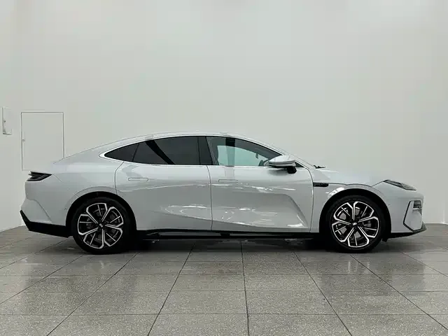 Geely Galaxy E8 — фото 6