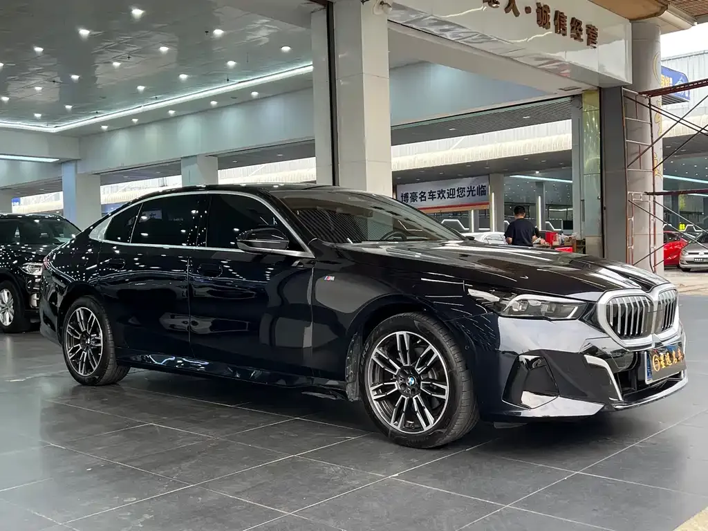 BMW 5 Series — фото 10