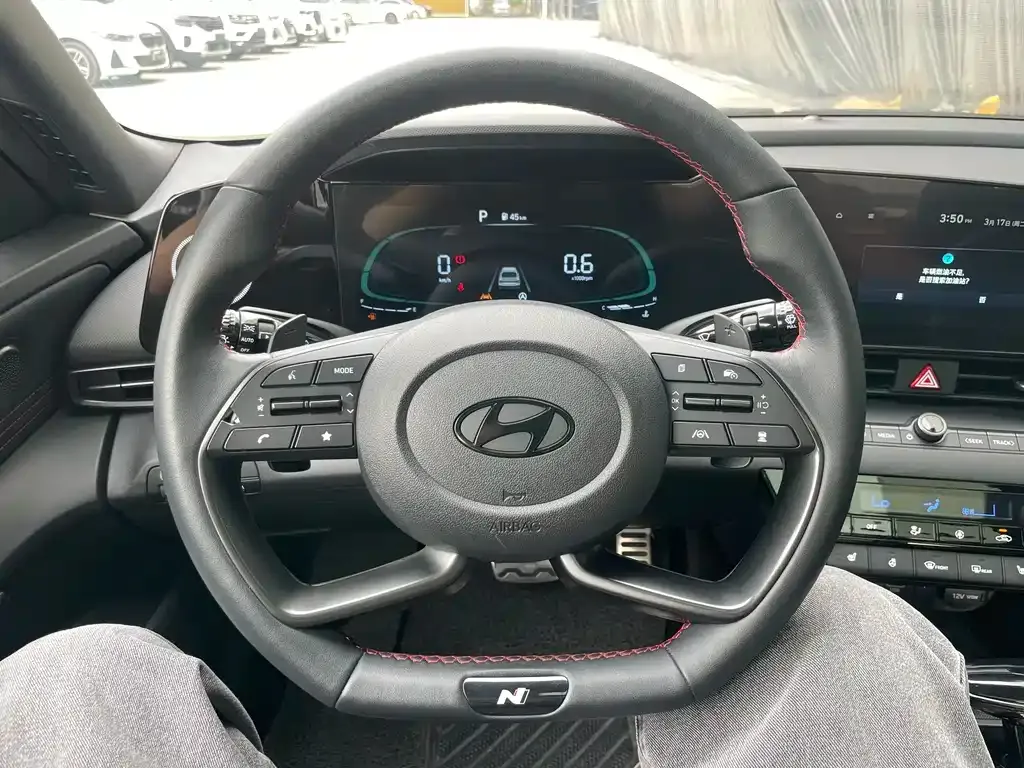 Hyundai Elantra — фото 6