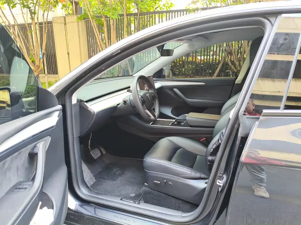 Tesla Model Y 2025 из CN, фото 5