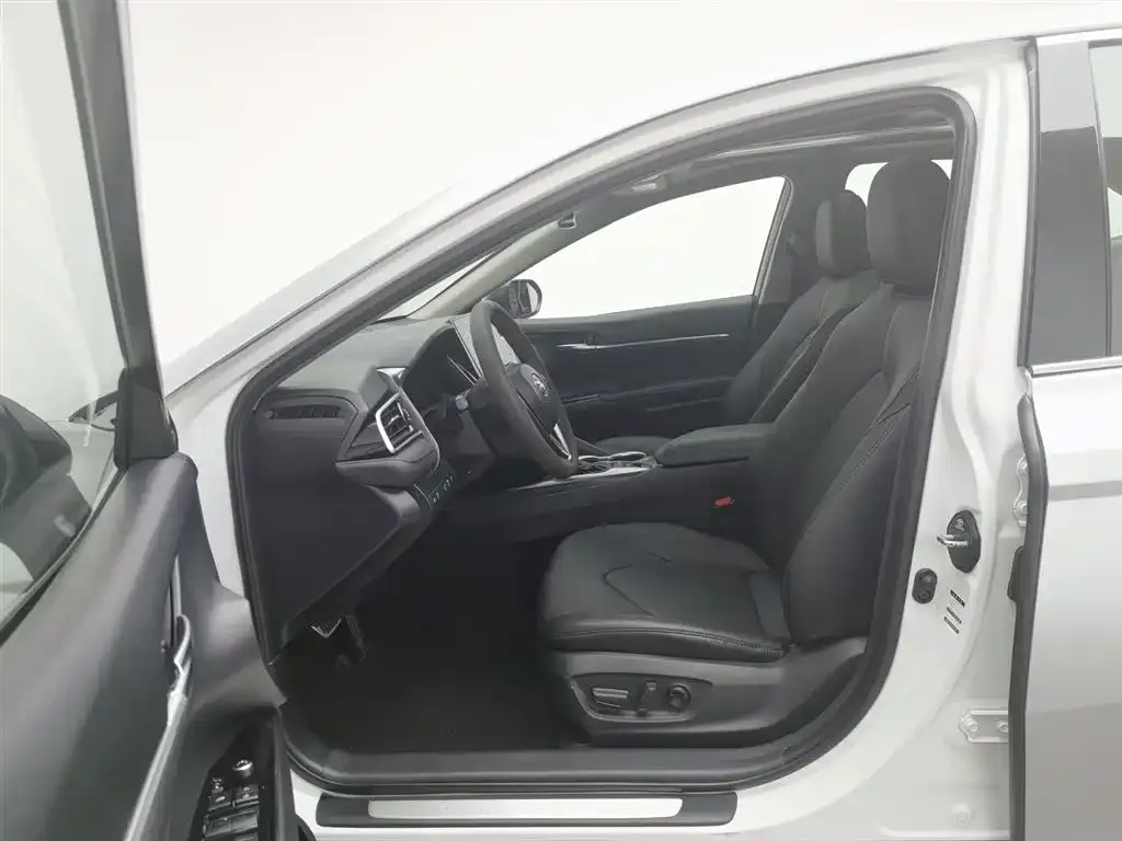 Toyota Camry 2022 из CN, фото 2